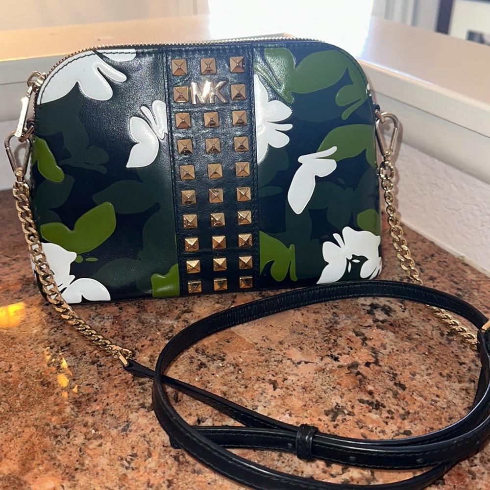 🌟 HP 🌟 Michael Kors leather crossbody bag